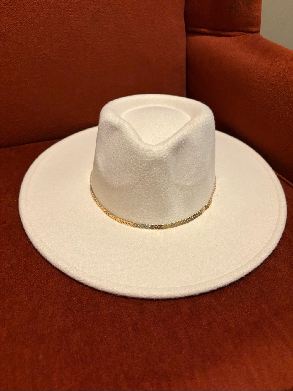 White Felt Fedora cowgirl hat with Gold Chain Accent with tags